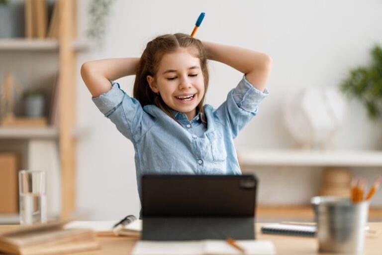 Students joining the Kahoot vocabulary challenge online